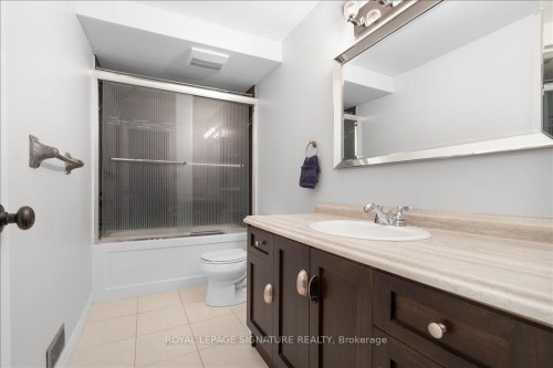 5 Fleming Road, Guelph, ON - Indoor Photo Showing Bathroom