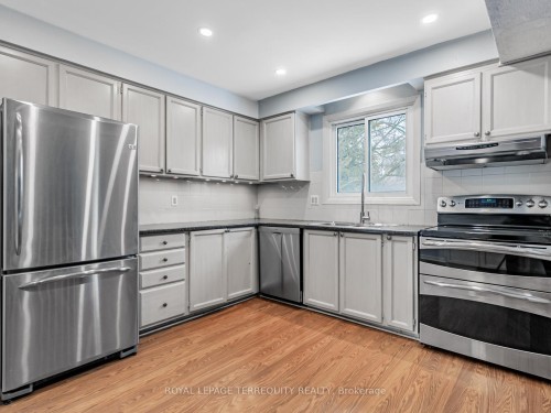 2619 Spruce Needle Drive, Mississauga, ON - Indoor Photo Showing Kitchen With Upgraded Kitchen