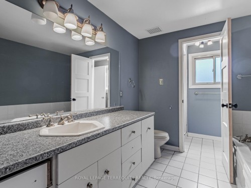 2619 Spruce Needle Drive, Mississauga, ON - Indoor Photo Showing Bathroom