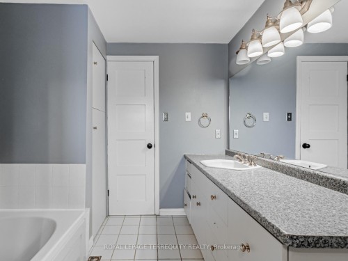 2619 Spruce Needle Drive, Mississauga, ON - Indoor Photo Showing Bathroom