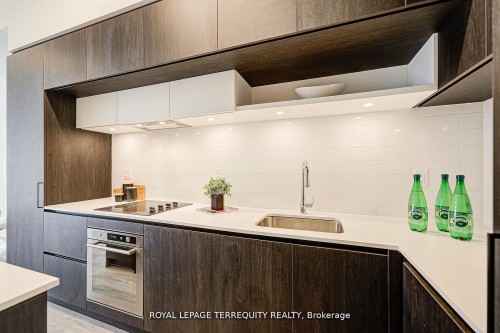 601-7 Steckley House Lane, Richmond Hill, ON - Indoor Photo Showing Kitchen
