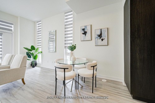 601-7 Steckley House Lane, Richmond Hill, ON - Indoor Photo Showing Dining Room