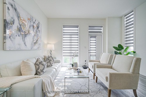 601-7 Steckley House Lane, Richmond Hill, ON - Indoor Photo Showing Living Room