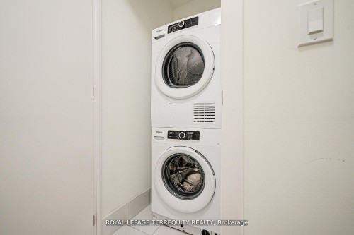 601-7 Steckley House Lane, Richmond Hill, ON - Indoor Photo Showing Laundry Room