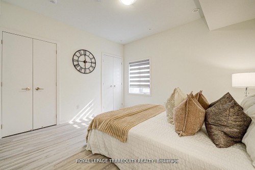 601-7 Steckley House Lane, Richmond Hill, ON - Indoor Photo Showing Bedroom