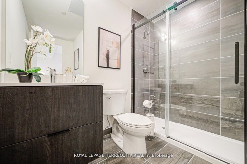 601-7 Steckley House Lane, Richmond Hill, ON - Indoor Photo Showing Bathroom