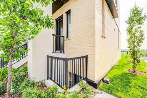 601-7 Steckley House Lane, Richmond Hill, ON - Outdoor With Exterior