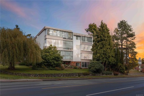 401-190 Gorge Rd WEST Saanich, BC V9A 1M4