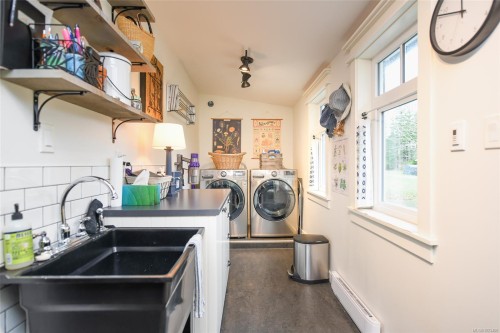 237 Morland Rd, Comox, BC 