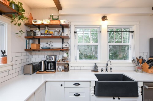 237 Morland Rd, Comox, BC 