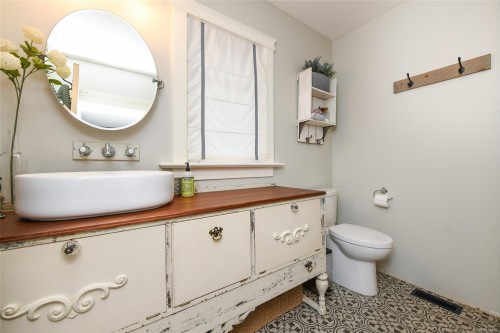 237 Morland Rd, Comox, BC 