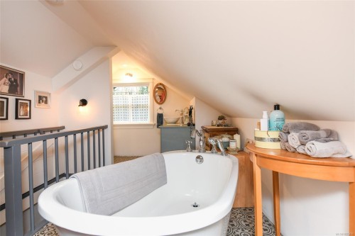 237 Morland Rd, Comox, BC 