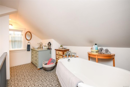 237 Morland Rd, Comox, BC 