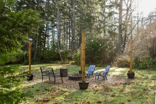 237 Morland Rd, Comox, BC 