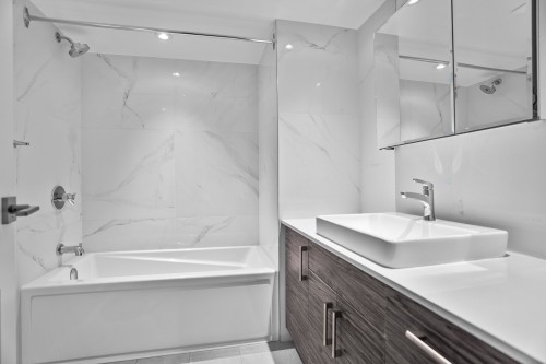 Bathroom - 601-3465 Rue Redpath, Montréal (Ville-Marie), QC - Indoor Photo Showing Bathroom