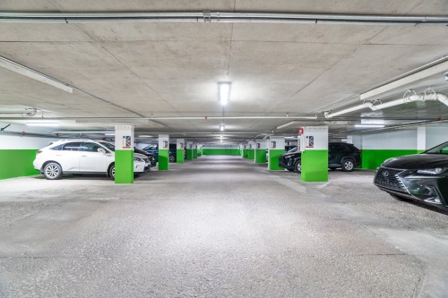Garage - 612-3488 Ch. De La Côte-Des-Neiges, Montréal (Ville-Marie), QC - Indoor Photo Showing Garage
