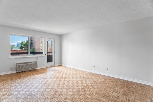 Salon - 612-3488 Ch. De La Côte-Des-Neiges, Montréal (Ville-Marie), QC - Indoor Photo Showing Other Room