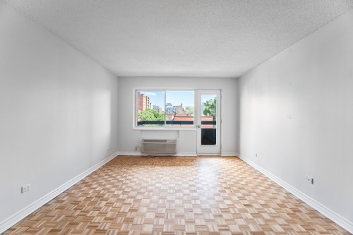 Salon - 612-3488 Ch. De La Côte-Des-Neiges, Montréal (Ville-Marie), QC - Indoor