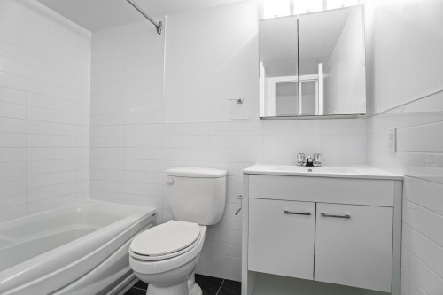 Salle de bains - 612-3488 Ch. De La Côte-Des-Neiges, Montréal (Ville-Marie), QC - Indoor Photo Showing Bathroom