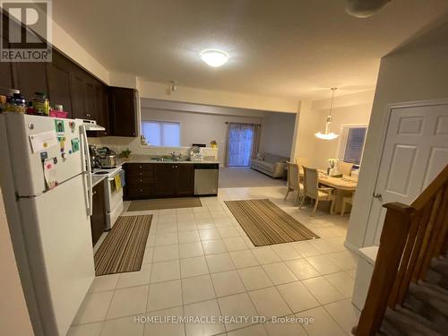 305 Tall Grass Crescent, Kitchener, ON - Indoor Photo Showing Kitchen
