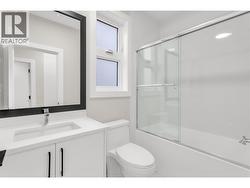 Suite Bathroom - 