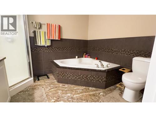 11427 98 Street, Fort St. John, BC - Indoor Photo Showing Bathroom