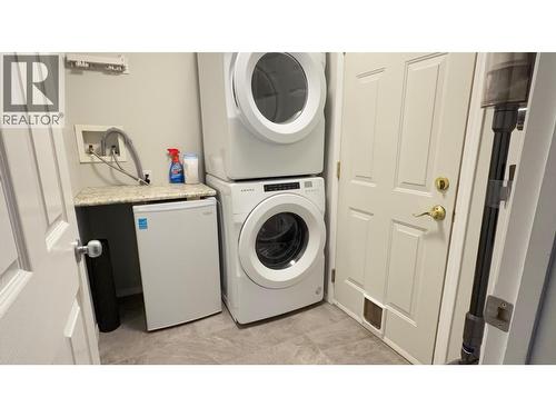 11427 98 Street, Fort St. John, BC - Indoor Photo Showing Laundry Room