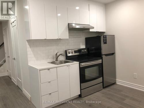 212 Weir Street N, Hamilton, ON - Indoor Photo Showing Kitchen