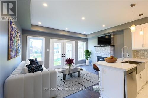 212 Weir Street N, Hamilton, ON - Indoor Photo Showing Living Room With Fireplace