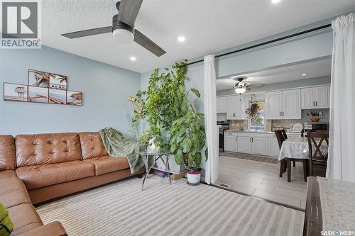 2123 20Th Street W, Saskatoon, SK - Indoor Photo Showing Living Room