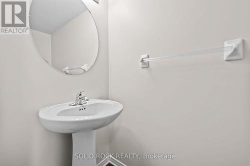 431 Haresfield Court, Ottawa, ON - Indoor Photo Showing Bathroom