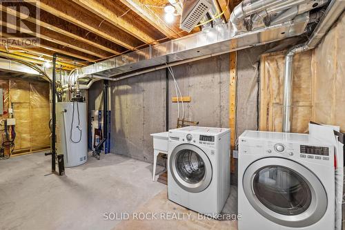 431 Haresfield Court, Ottawa, ON - Indoor Photo Showing Laundry Room