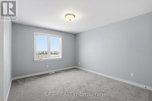 132 Bonne Renommee Avenue, Ottawa, ON - Indoor Photo Showing Other Room