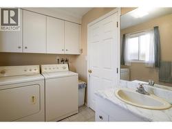 Main floor laundry 3, piece bath - 