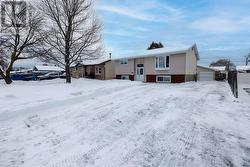 423 Westbury CRES  Thunder Bay, ON P7C 4N6