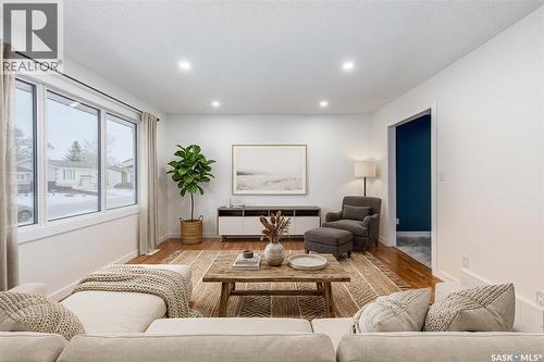 1386 Manitou Crescent, Moose Jaw, SK - Indoor Photo Showing Living Room