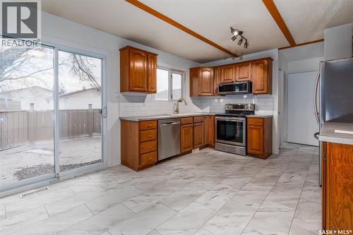 1386 Manitou Crescent, Moose Jaw, SK - Indoor Photo Showing Kitchen