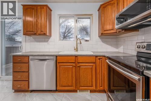 1386 Manitou Crescent, Moose Jaw, SK - Indoor Photo Showing Kitchen