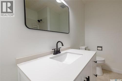 1386 Manitou Crescent, Moose Jaw, SK - Indoor Photo Showing Bathroom