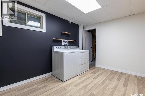 1386 Manitou Crescent, Moose Jaw, SK - Indoor Photo Showing Laundry Room