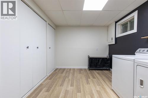 1386 Manitou Crescent, Moose Jaw, SK - Indoor Photo Showing Laundry Room