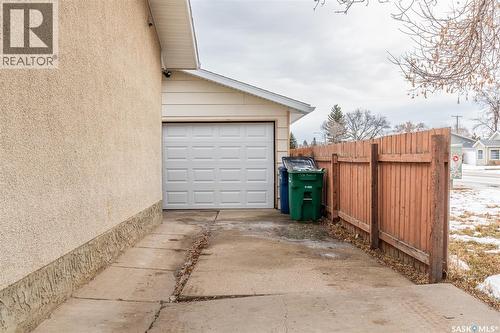 1386 Manitou Crescent, Moose Jaw, SK - Outdoor With Exterior