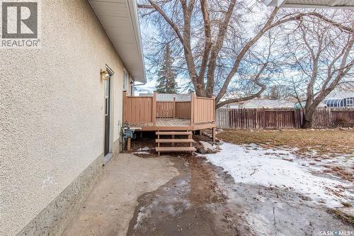1386 Manitou Crescent, Moose Jaw, SK - Outdoor