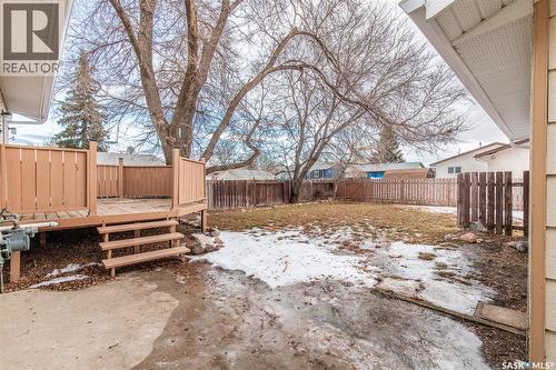 1386 Manitou Crescent, Moose Jaw, SK - Outdoor
