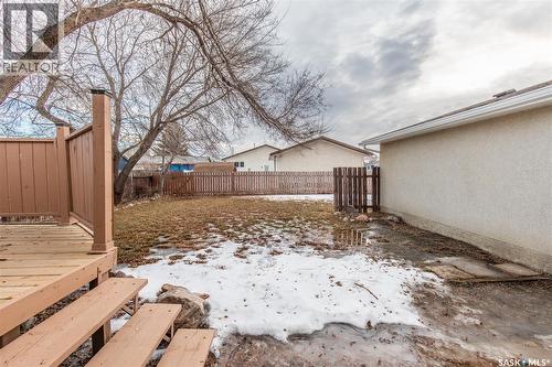 1386 Manitou Crescent, Moose Jaw, SK - Outdoor