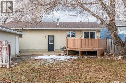 1386 Manitou Crescent, Moose Jaw, SK - Outdoor