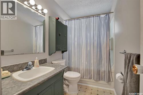 97 Mcgee Crescent, Saskatoon, SK - Indoor Photo Showing Bathroom