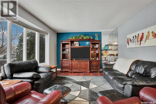 97 Mcgee Crescent, Saskatoon, SK - Indoor Photo Showing Living Room