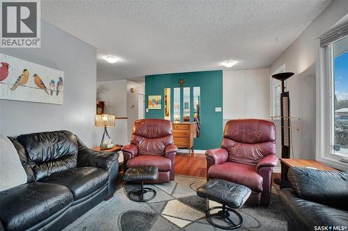 97 Mcgee Crescent, Saskatoon, SK - Indoor Photo Showing Living Room