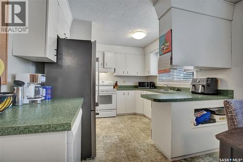97 Mcgee Crescent, Saskatoon, SK - Indoor Photo Showing Kitchen
